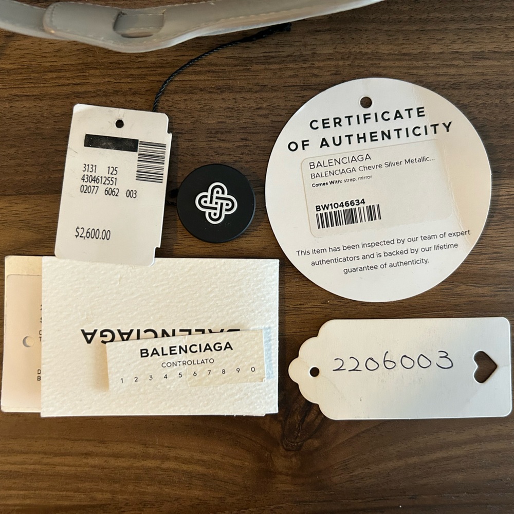 Authentic Balenciaga chèvre Metallic Edge City Bag in gris - Picture 14 of 16